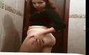 Eliza White: Linda garota se despindo no banheiro antes do banho 2