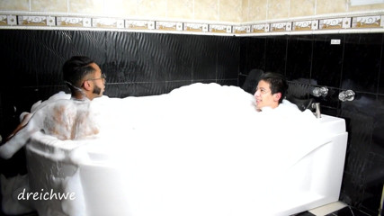 Dreichwe: Playing in the jacuzzi
