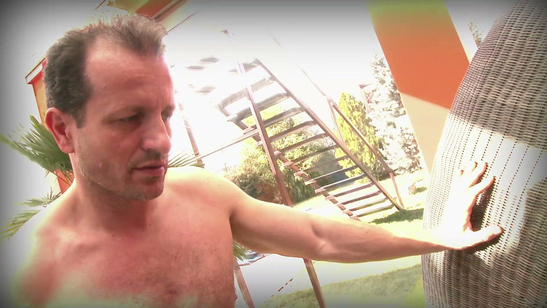 Saboom: Urzekające piersi Shione w akcji