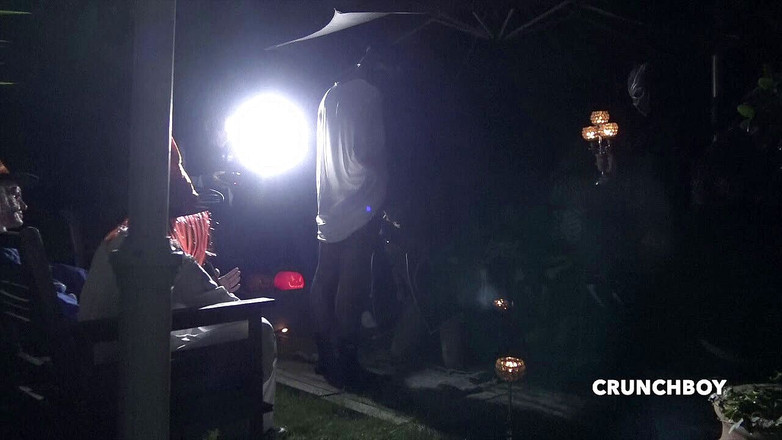 BAREBACK PORN SPY CAM: Amatör kamera cadılar bayramı için geceleri prezervatifsiz sikiliyor