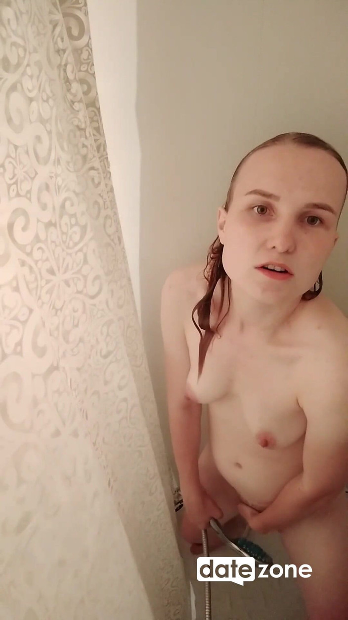 Datezone: Thiếu niên ướt át trong một vòi hoa sen nóng bỏng