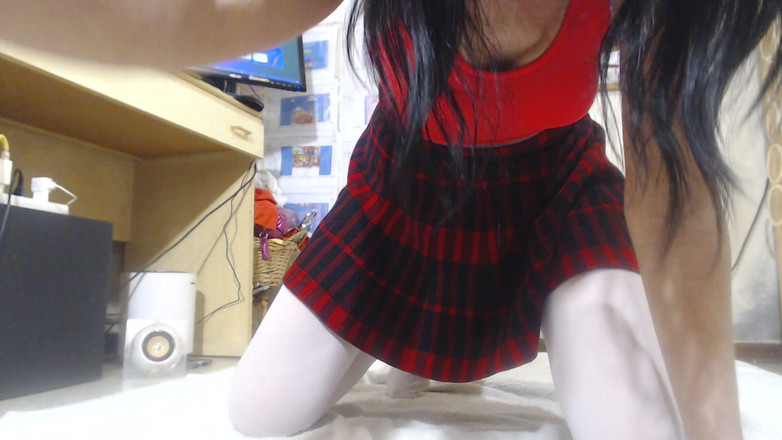 WEBREGINETTA2023: Da Sotto Gonna Rossa Sfilare Calze E Masturbati