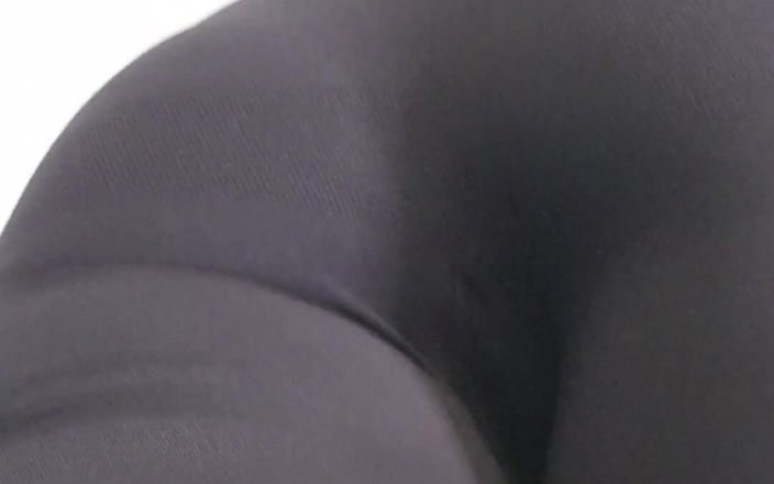 Miss Anja: Miluji své nové těsné kalhoty na jógu. Yay Užijte si...