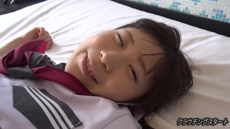 Asians in love: V uniformě Lori si užívá velkého ptáka