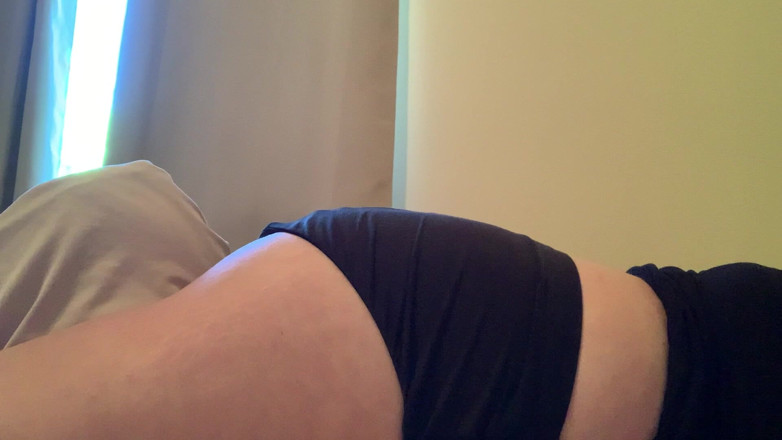 Marie-Ange: Pillow Humping