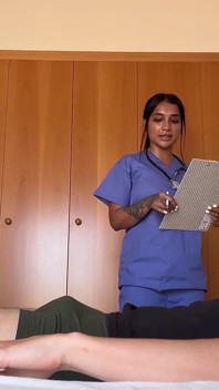O asistentă asiatică își fute pacientul și o filmează - Yasmina Khan Brady Bud