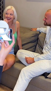 Jej dziewczyna lubi wielki kutas pusling w ustach - FFM Trójka - 18yo Ready for Hardcore Blowjob POV
