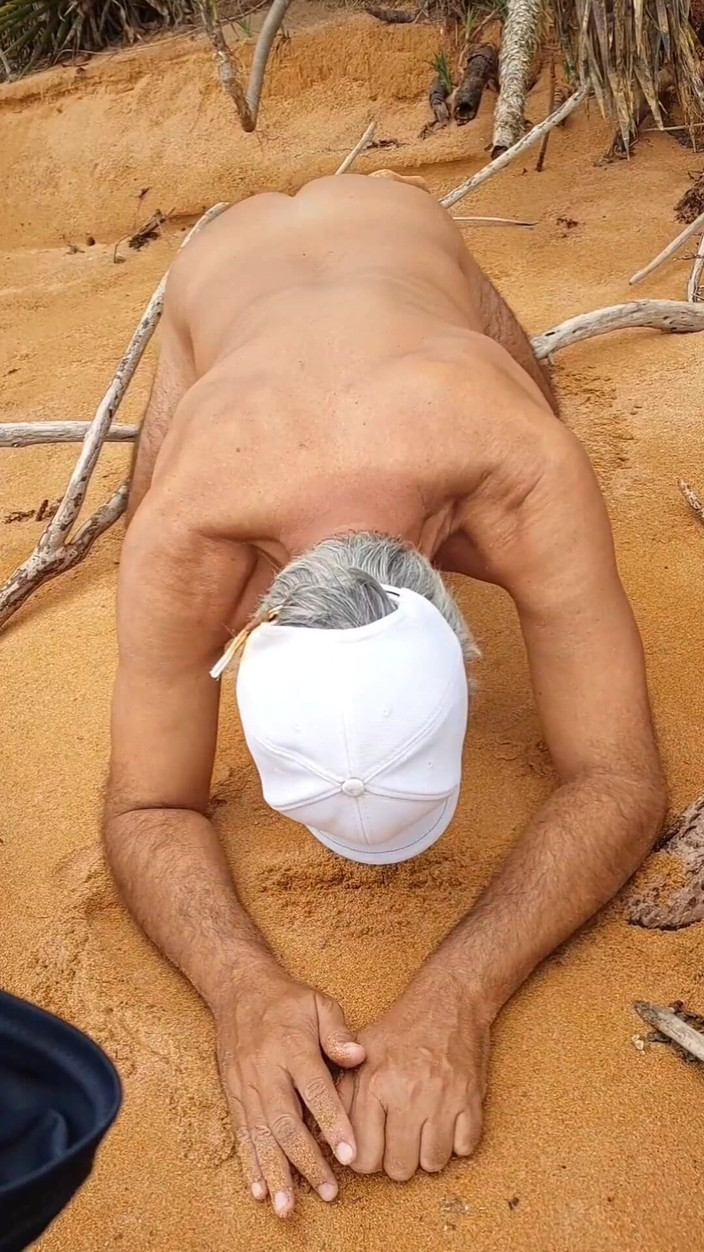 Ladysilvas: Ladysilva veut un papa à poil sur la plage