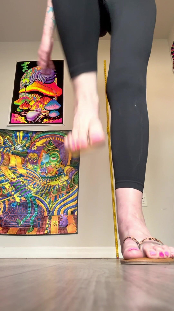 Peppermint Giantess: Pisando duro em chinelos