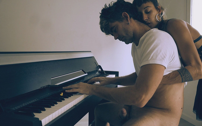 Magia Rosa: Er spielt Klavier und ich versuche, ihn durcheinander zu bringen