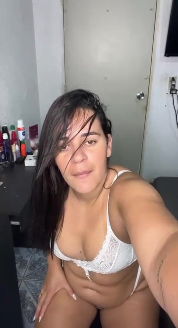 Lidi Ferrari: Catering to the Fetish of a Naughty Customer Who Likes...