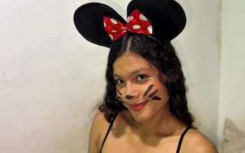 kafesexxx: Little Minnie Mouse Dapat Malam Halloween ini sangat miang.