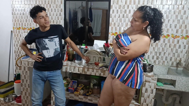 Jovencandelita: A vizinha veio para comer açúcar e acabou chupando meu...