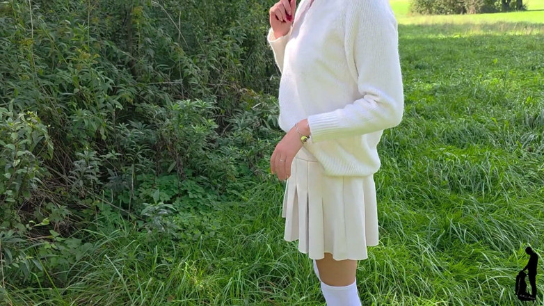 Malou-Nu: He Films Me!! Pee Under Observation