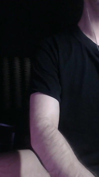 Nadržený chlap s obrovskou masivní náloží ptáka. Sexy stříkání