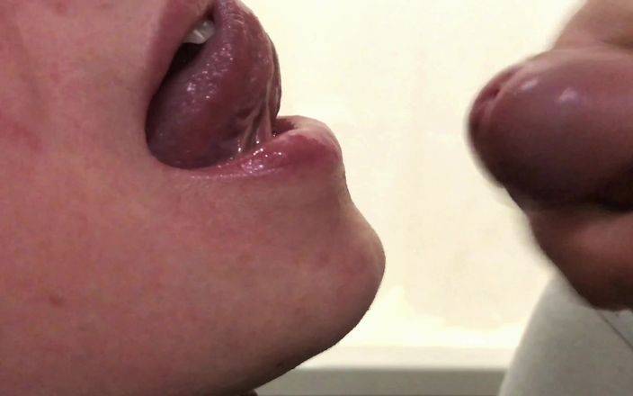 Anna &amp; Emmett Shpilman: Crot sperma di mulut - close up