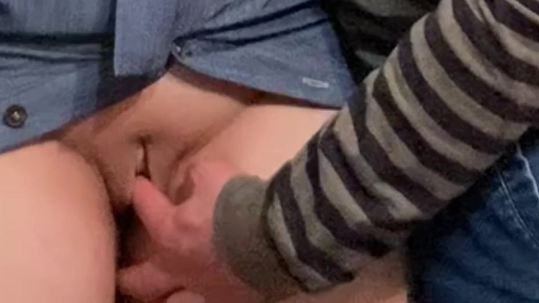 PriyaNaavya: Hobby sporco! Il vecchio si sditalina la figa perfetta in...