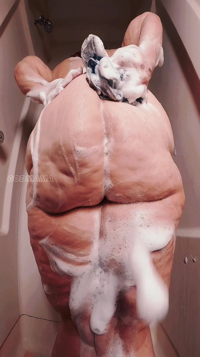 GODMAMA: 섹시한 SSBBW 샤워와 쉐이크
