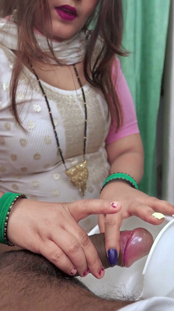 pinki_cute: Chachi Ki Chudai- Chachi Helped Injured Stepson for Pissing, After...