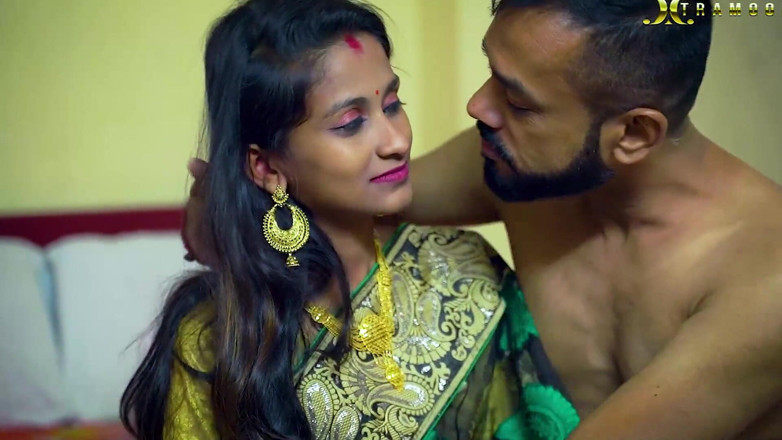 Queen star Desi: Un sexy marido guapo se folló a su esposa cuando...