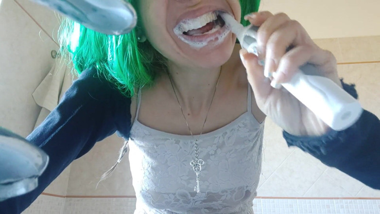 savannahamatoriale: My Mouth Full of Foam
