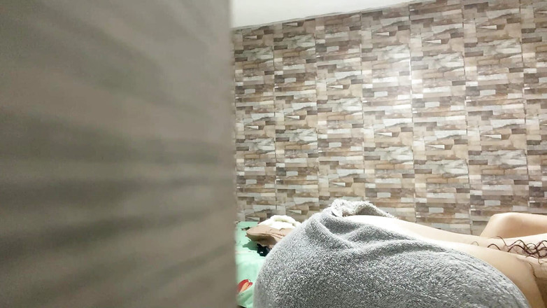 MiaSaintLove: 애인의 아파트에서 발견된 의붓여동생