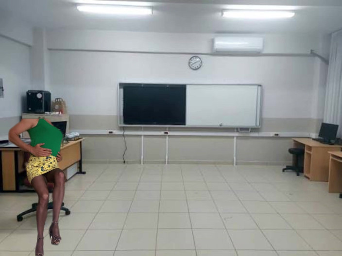 cd_aysemmm: Я не можу зосередитися на уроці, мій вчитель дуже сексуальний
