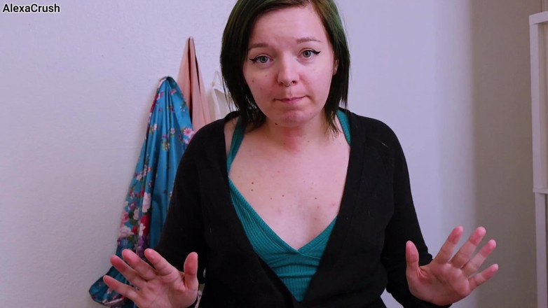AlexaCrush: Celosa novia te pilla masturbándote