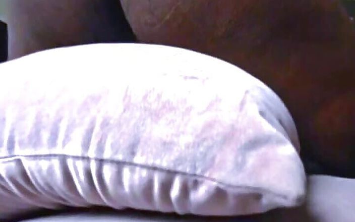 Huge black gland studio: Cewek nakal ini lagi asik twerking pantat montoknya
