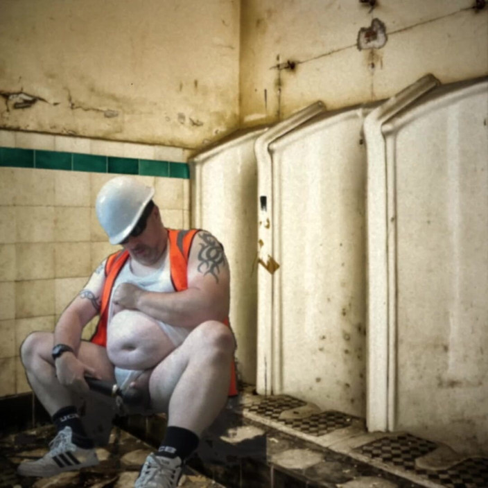 uktattooedchub74: Klasik umumi tuvaletler - sözlü oyun ve boşalma