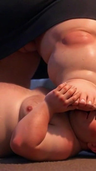 Ssbbw gezicht vertrappen vernedering - dikke vrouw verplettert zijn gezicht