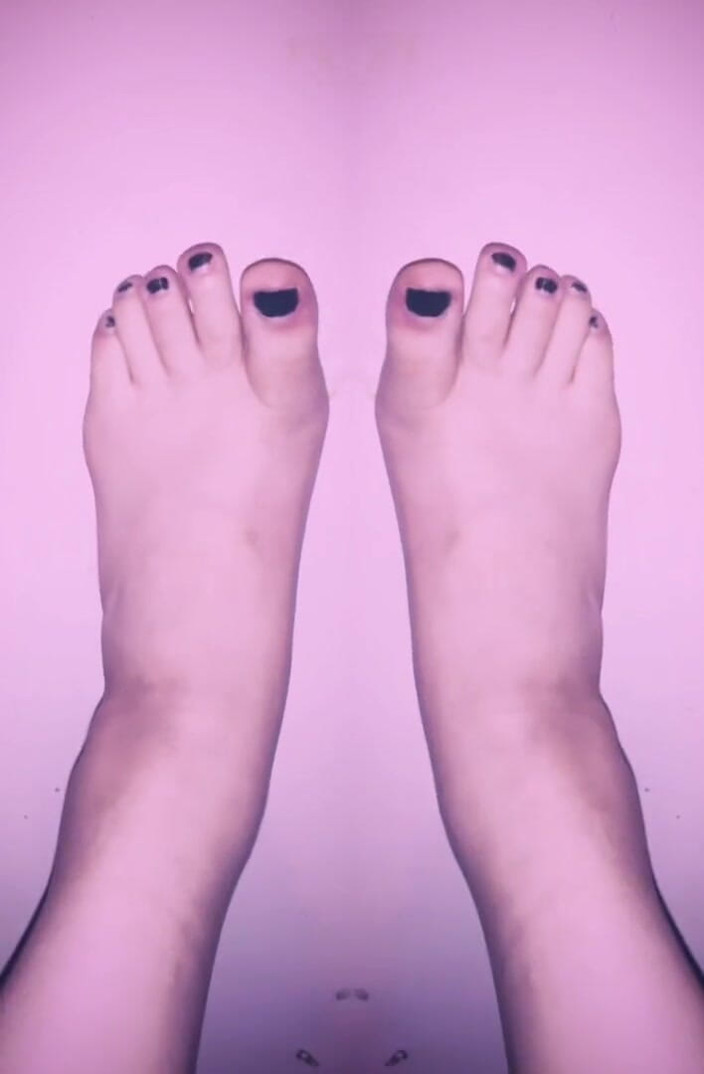 Alicia Stylez: Feet feet fret