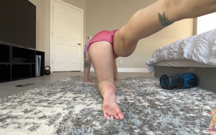 Lenna Lux: Giantess Workout