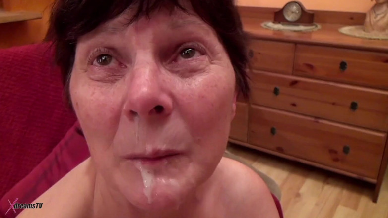 XdreamsTV: Chez moi - un jeune mec baise ma chatte de ma...