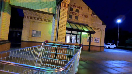 The Midnight Minx: Travesti intermitente fuera de la tienda