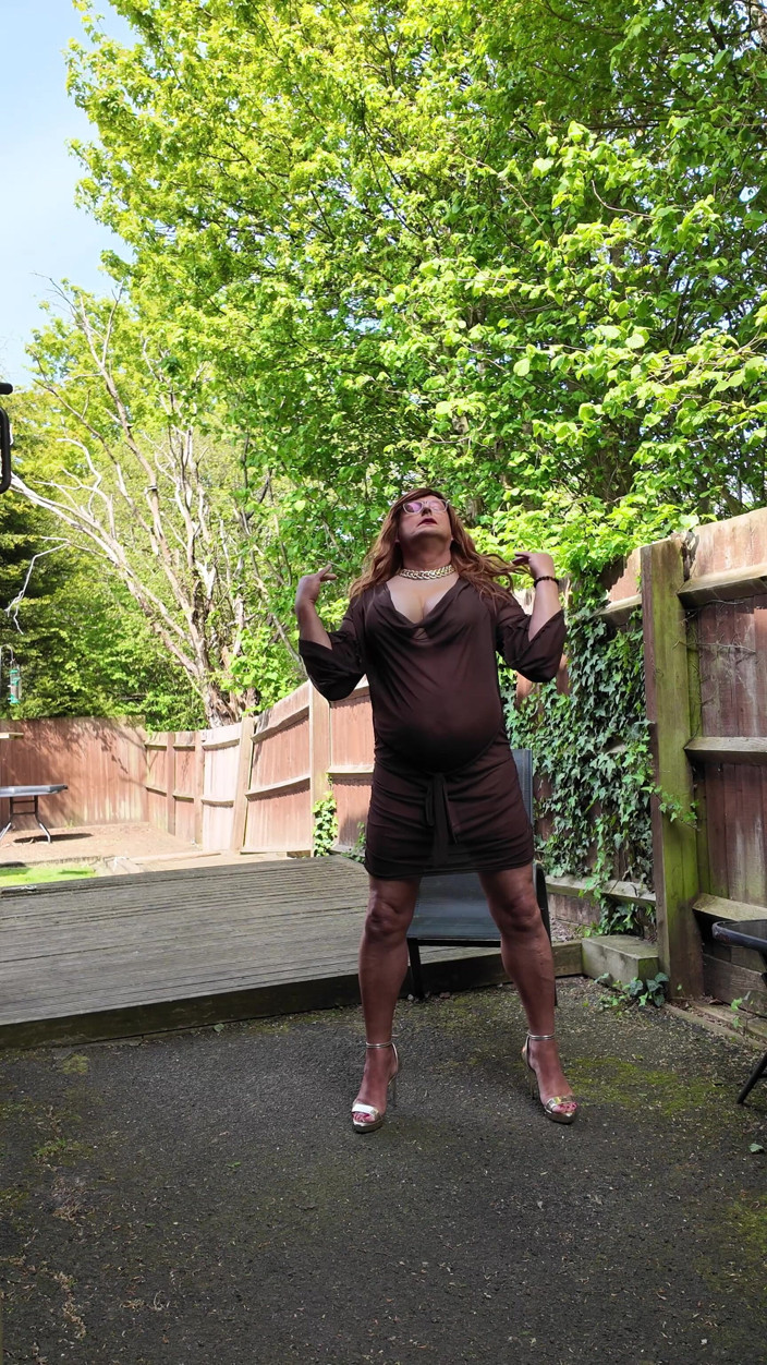 Kellycd2022: Sexy Crossdresser kellycd2022 en sexy see a través de vestido...