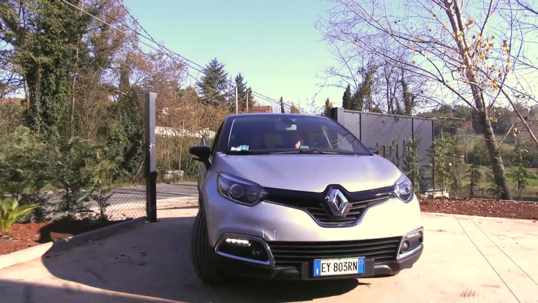 Best Amateur Sex: Sexy blondýnka kouří velké černé péro a bruneta jezdí na vášnivých...