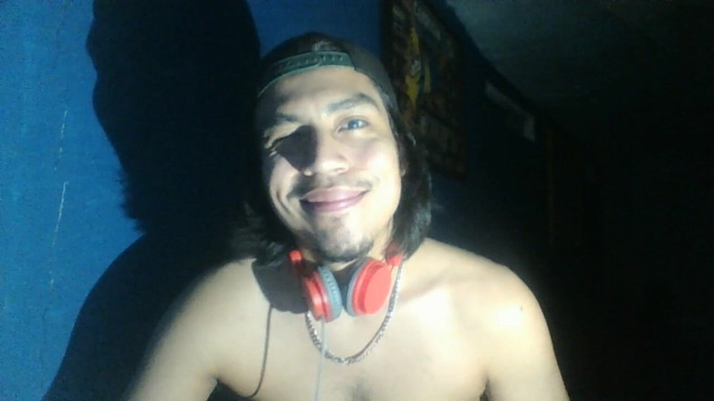 AlexAlejandro13: 여기 당신의 알몸 아빠가 우유를 펌핑합니다