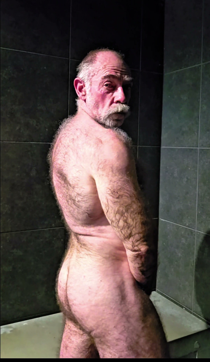 JackvanDean: Hairy Dilf Showing Physique