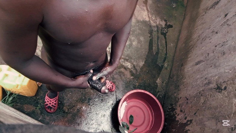 Hongi: Cowok kulit hitam ini jamana caranya muasin kontol besar cowok...