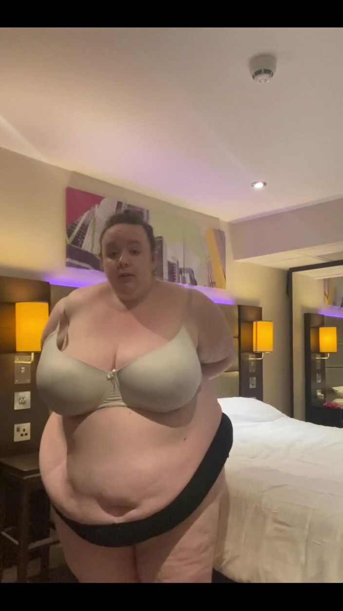 ivygoldpremium: 黑发女郎 ssbbw