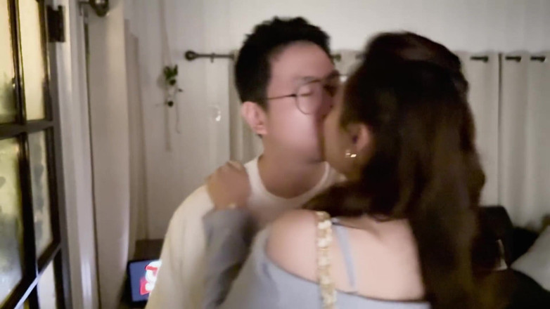 Chloe Lin: Întâlniri offline cu o studentă nevinovată