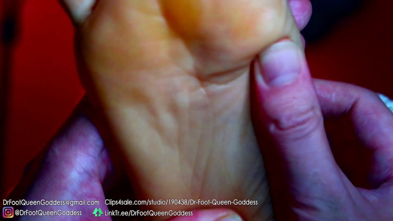 Dr. Foot Queen Goddess: Massagem com sola enrugada parte 2
