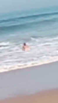 Sehari Di Pantai, Telanjang Dan Seksi - Bahagian 1