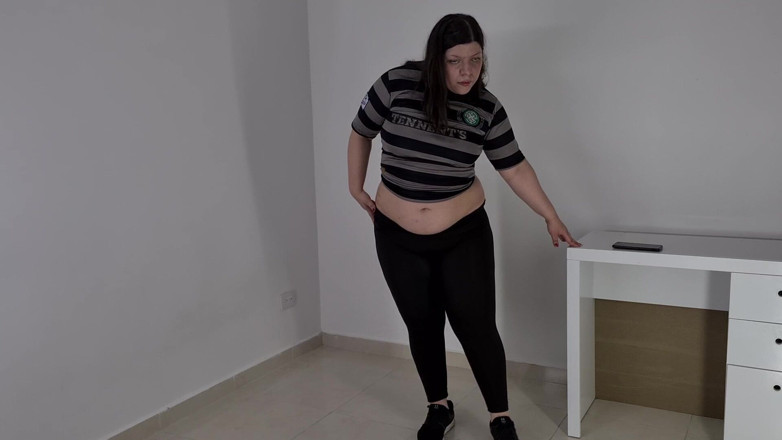 Alice H: Fétiche d’étirement du ventre