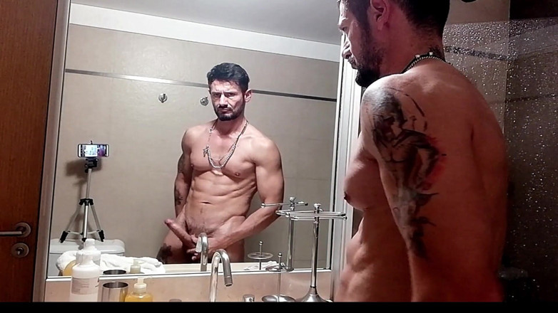 Alex Barcelona XXX: Play ass and jack off in the shower by Alex...