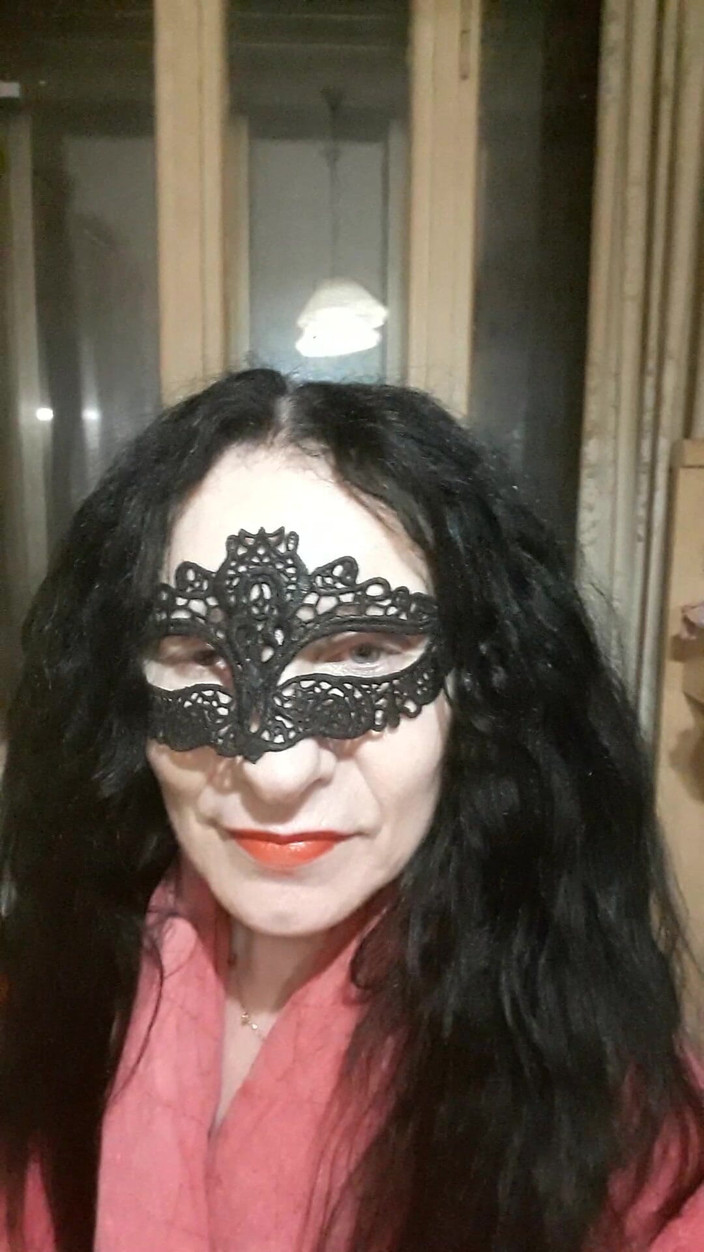 WEBREGINETTA2023: Video Schizzando Contro La Finestra