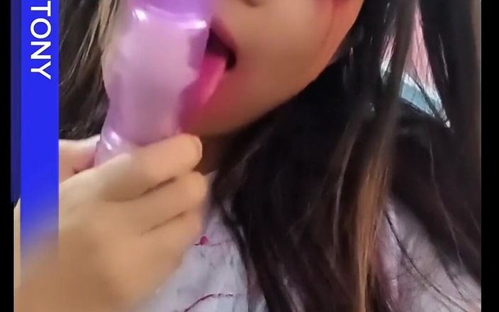 Yulieth Gomez: Une grosse demi-sœur doit partager un lit en vacances