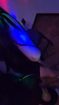 友達の誕生日パーティーでこっそりセックスした!!