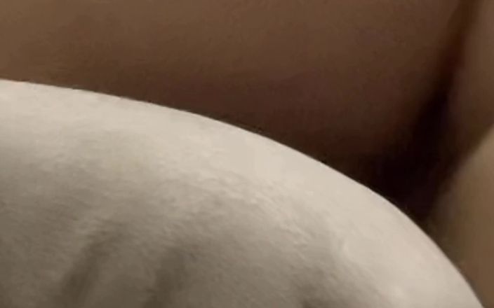 teenstep: 18 yaşındaki kız öğrenci kamerada soyunuyor ve orgazm olurken ıslak amına mastürbasyon...